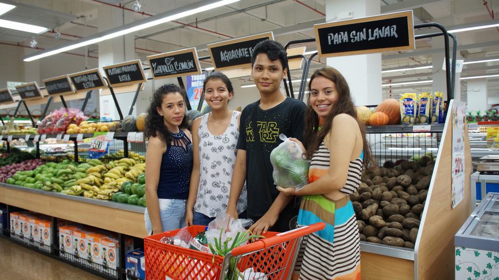 Hoy domingo La 14 presenta rebajas hasta del 50% en algunos de sus productos.